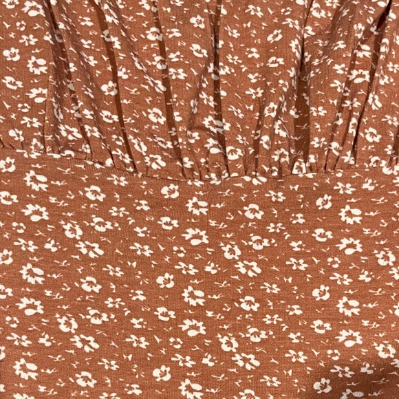 Women's/Teen - dressy crop top - looks amazing on! Size Small - Picture 5 of 5